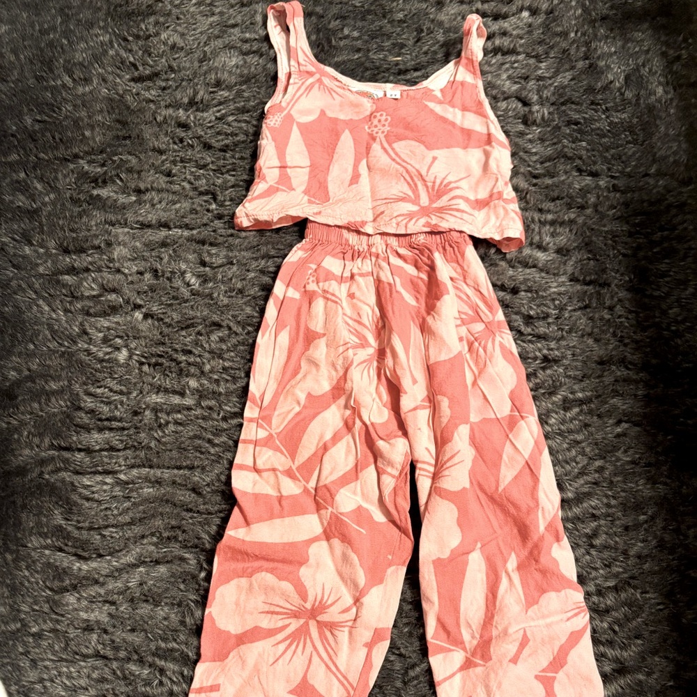 Makai Beach Hawaii tank top with pants.  size 2t- but 18months may fit it.  Pink